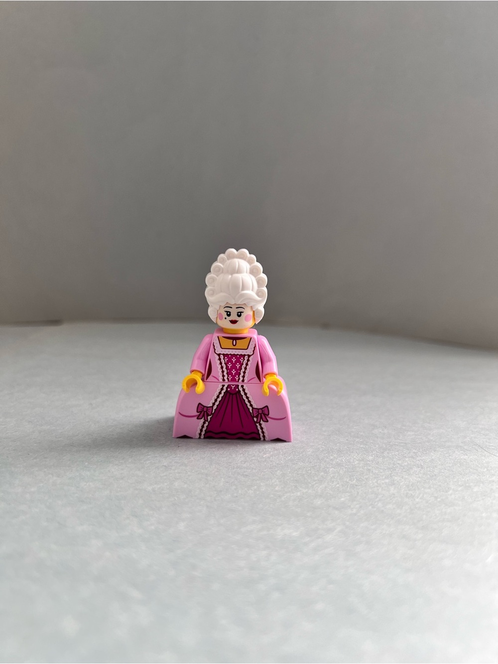 LEGO Minifigure Series 24 Rococo Aristocrat